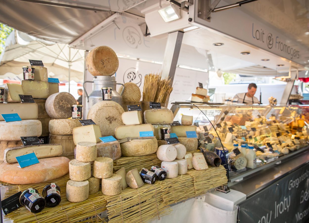 Stand Marché De Quintaou à Anglet Lait 2 Fromagers 